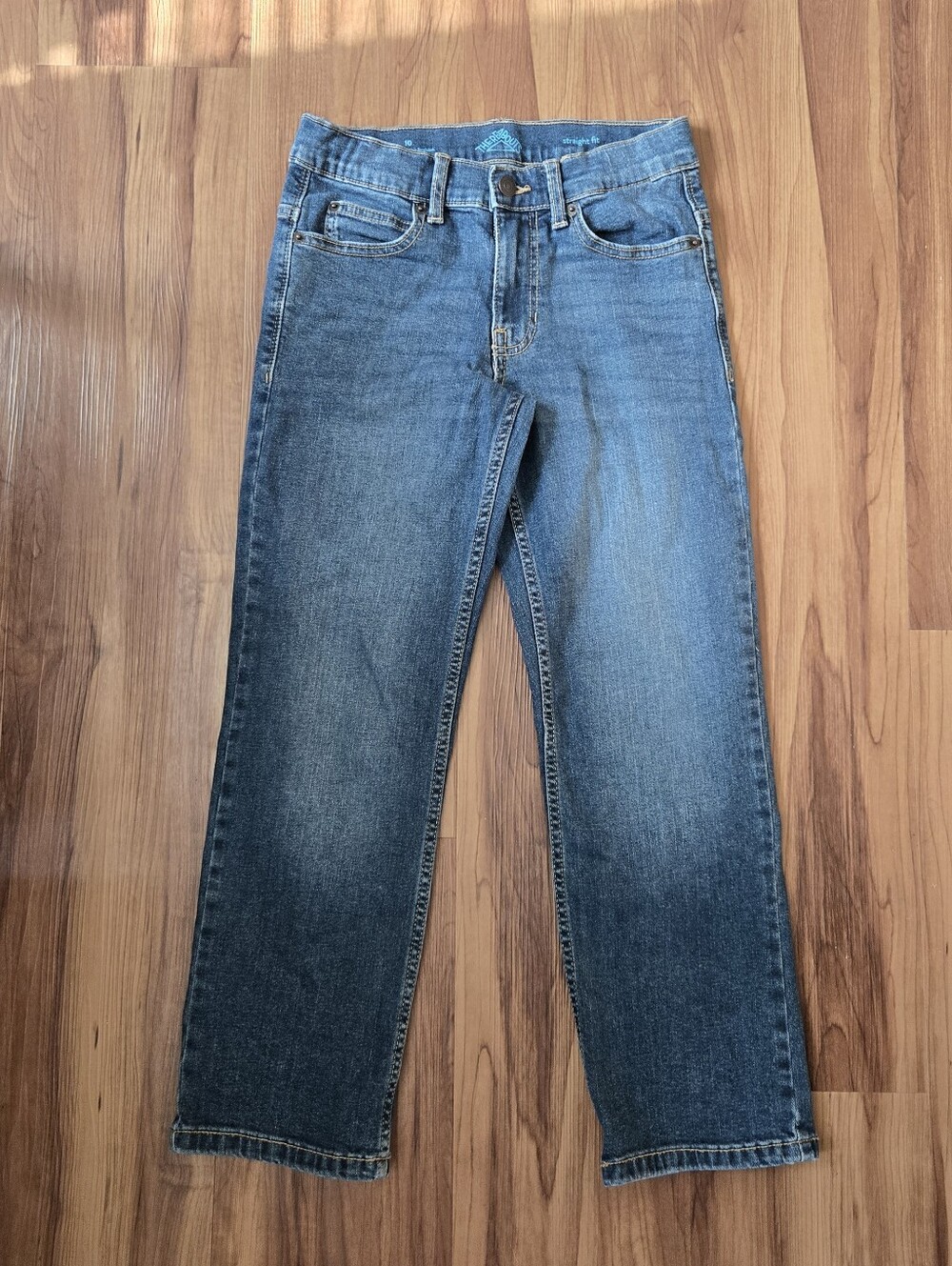 Classic Kids size 10 Straight-Leg Jeans in Medium Blue EUC Thereabouts